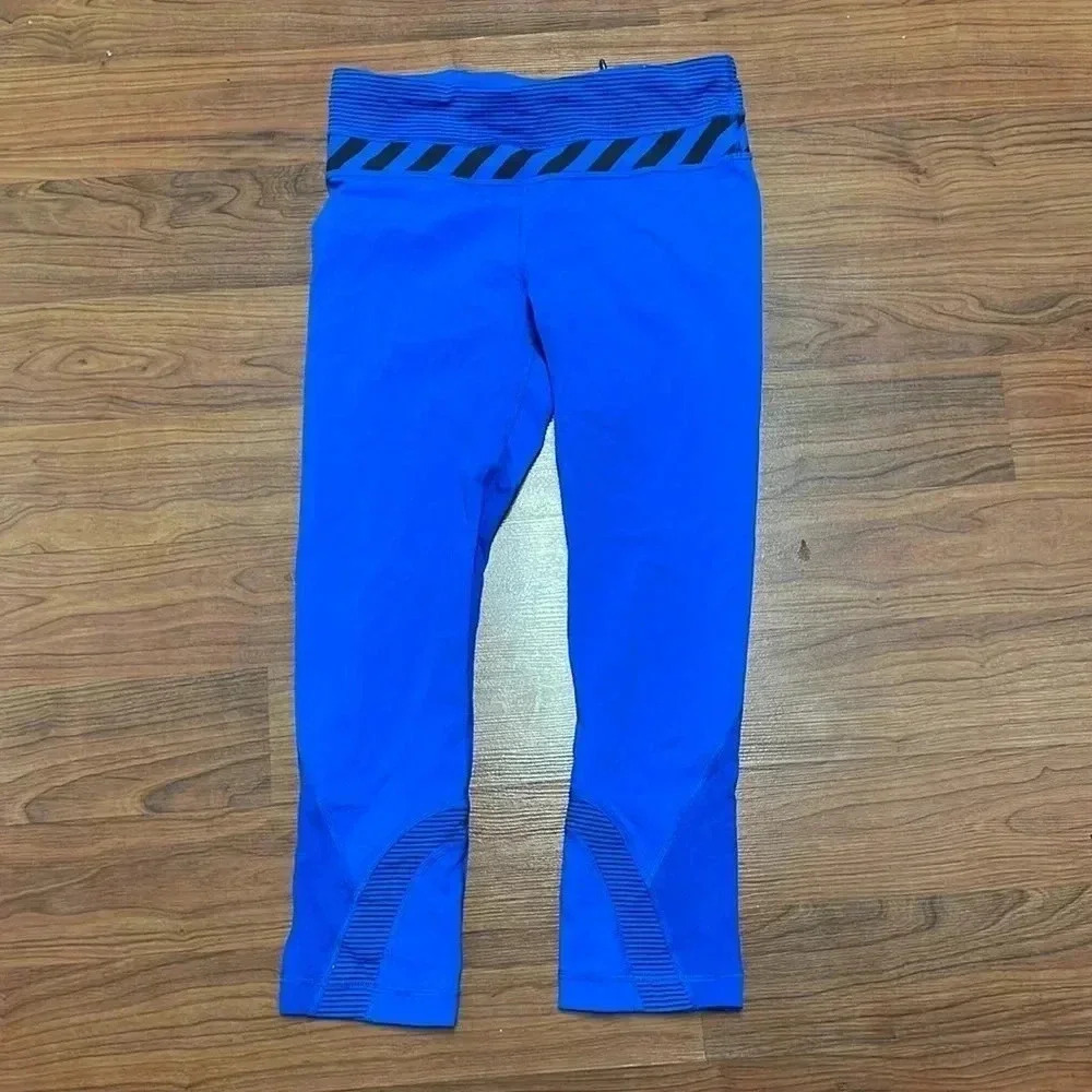 LIKE NEW! Lululemon Run: Inspire Crop II in blue, size 4 - Picture 4 of 10